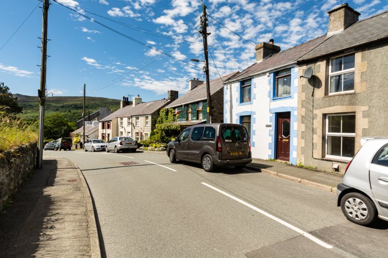 2 bedroom property for sale in Brynrefail, Caernarfon, Gwynedd, LL55