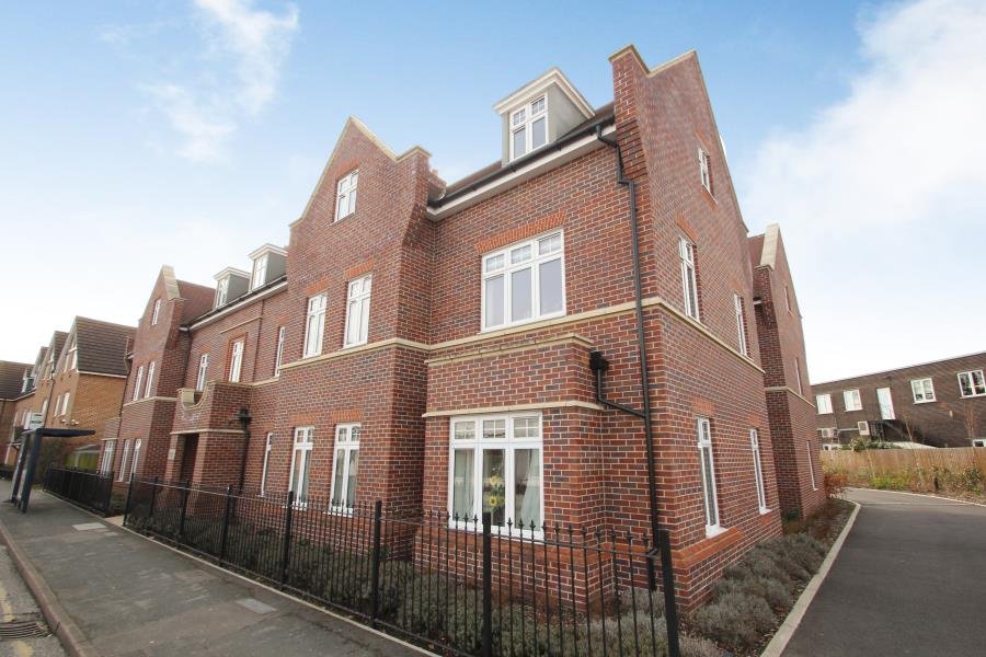 2 bedroom property to let in West Byfleet £1200 pcm