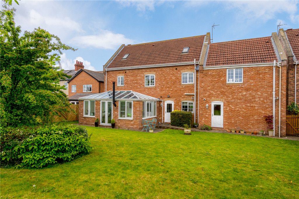 6 bedroom property for sale in Boroughbridge Road, Knaresborough, North