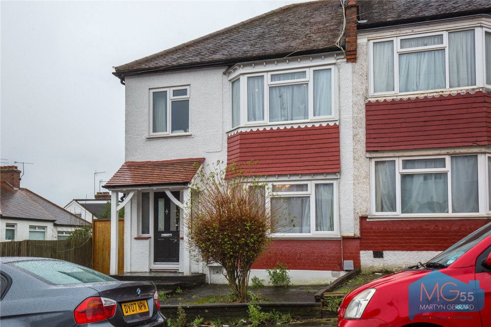 3 bedroom property for sale in Fernwood Crescent, Whetstone, London