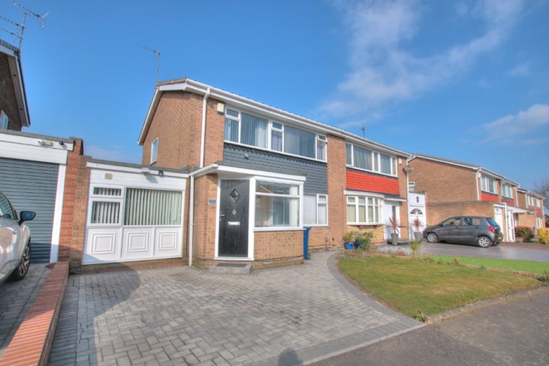 4 bedroom semidetached house for sale in Gracefield Close , Chapel