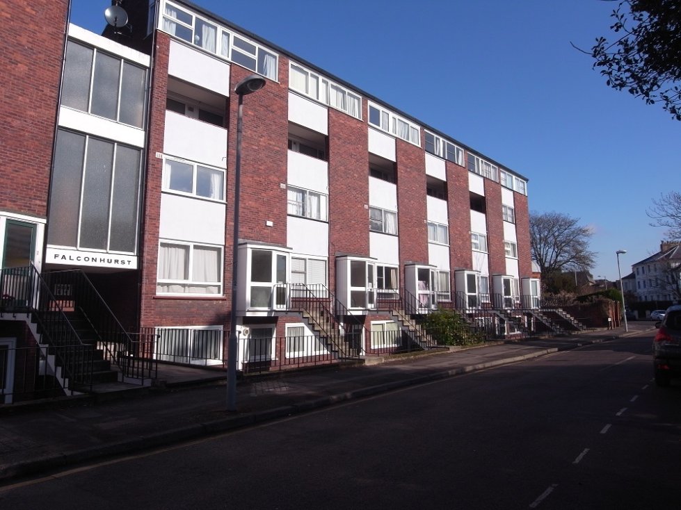 3 bedroom property in The Crescent, Surbiton, KT6 4BP £1710 pcm