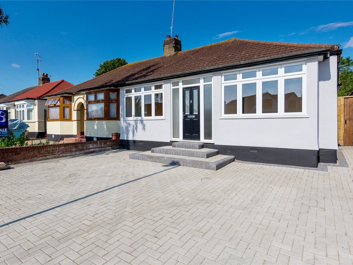 3 bedroom property for sale in Aldborough Road, Upminster, RM14 Guide