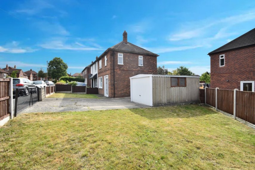 2 bedroom property for sale in Birch Grove, Kippax Offers in excess