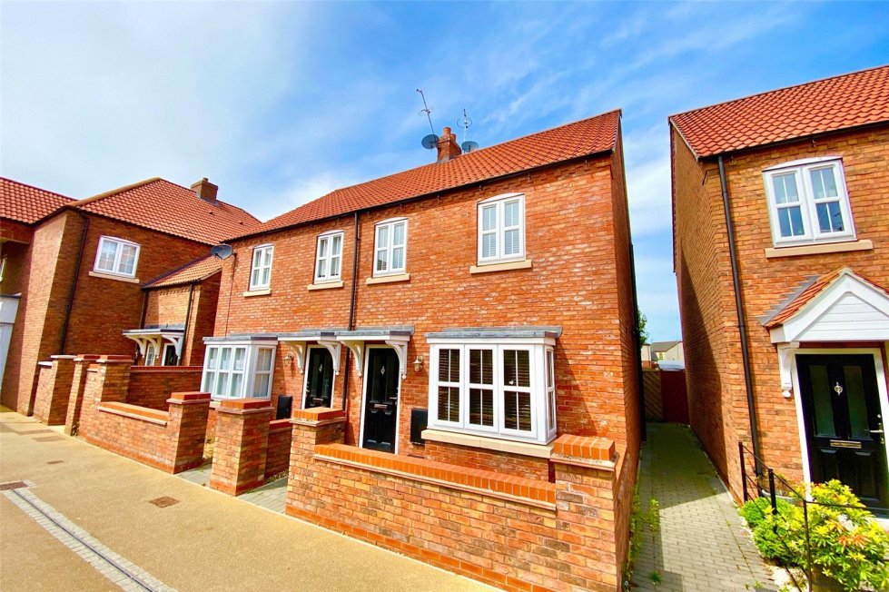 3 bedroom property in Village Green Way, Hull Offers in the region of