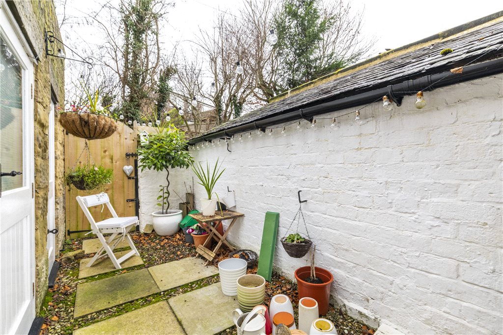 1 bedroom property for sale in Crofton Terrace, Shadwell, Leeds, LS17