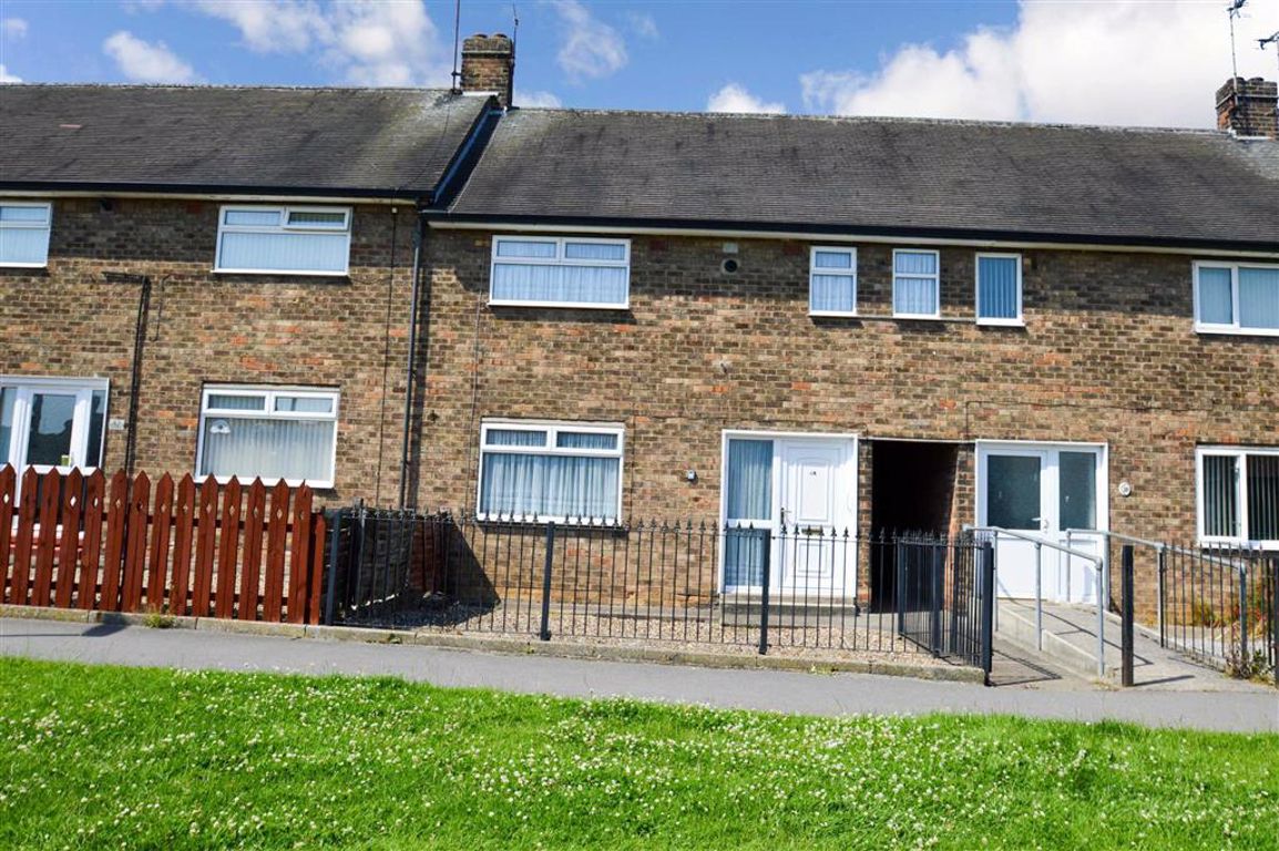 3 bedroom property for sale in Chelmer Road, Longhill Estate, Hull