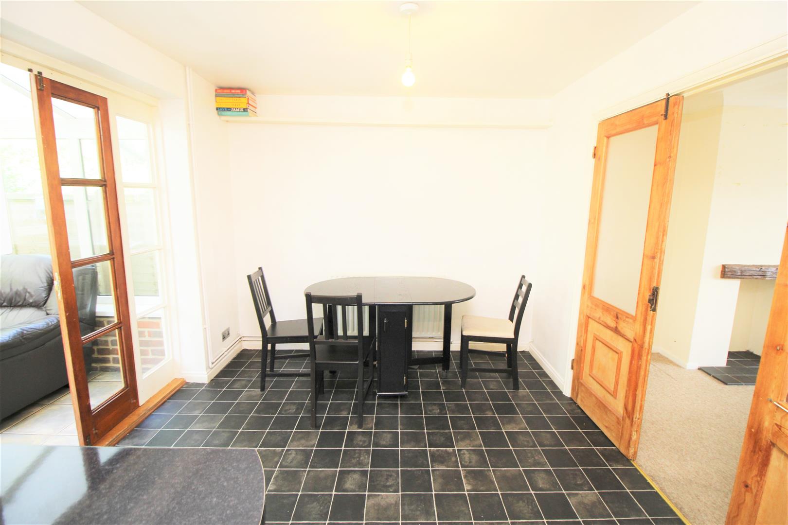 Kilnmead, Crawley Image 4