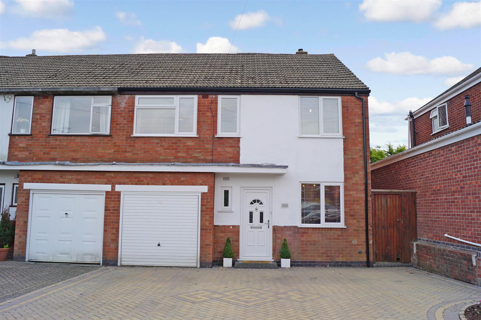 4 bedroom property for sale in Murcott Road East, Whitnash, Leamington