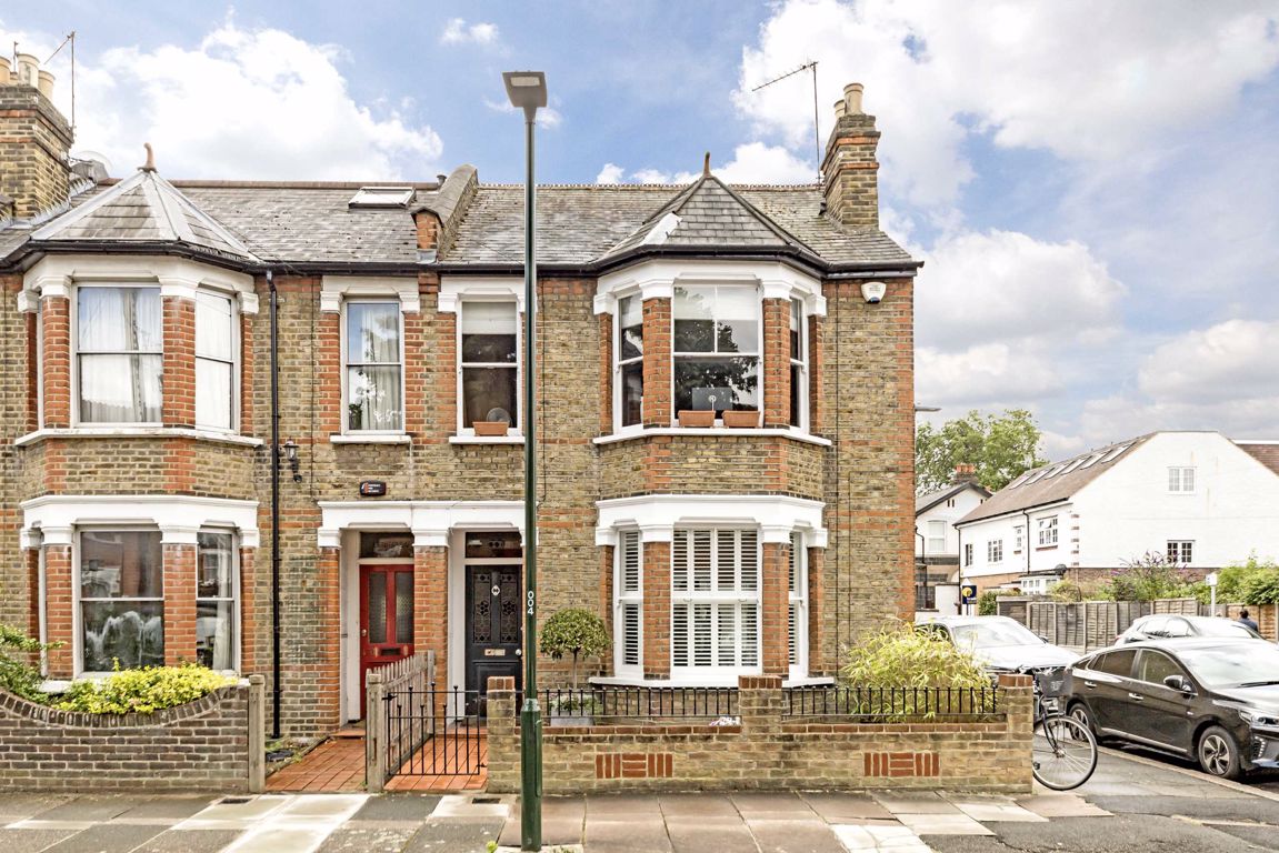Snellers 3 bedroom property for sale in Latham Road, Twickenham £