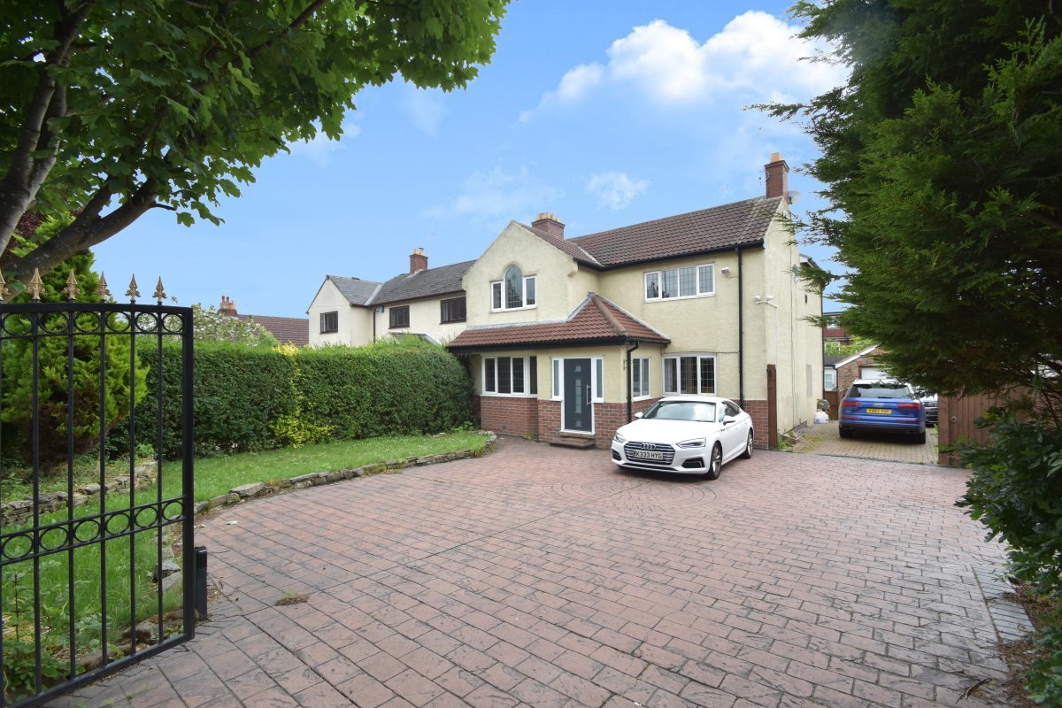 5 bedroom property for sale in Wakefield Road, Garforth Offers in the
