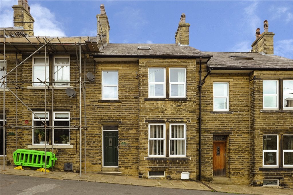 3 bedroom property for sale in North View, Holywell Green, Halifax, HX4