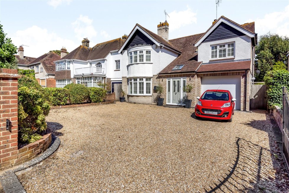 5 bedroom property for sale in Windlesham Gardens, ShorehamBySea