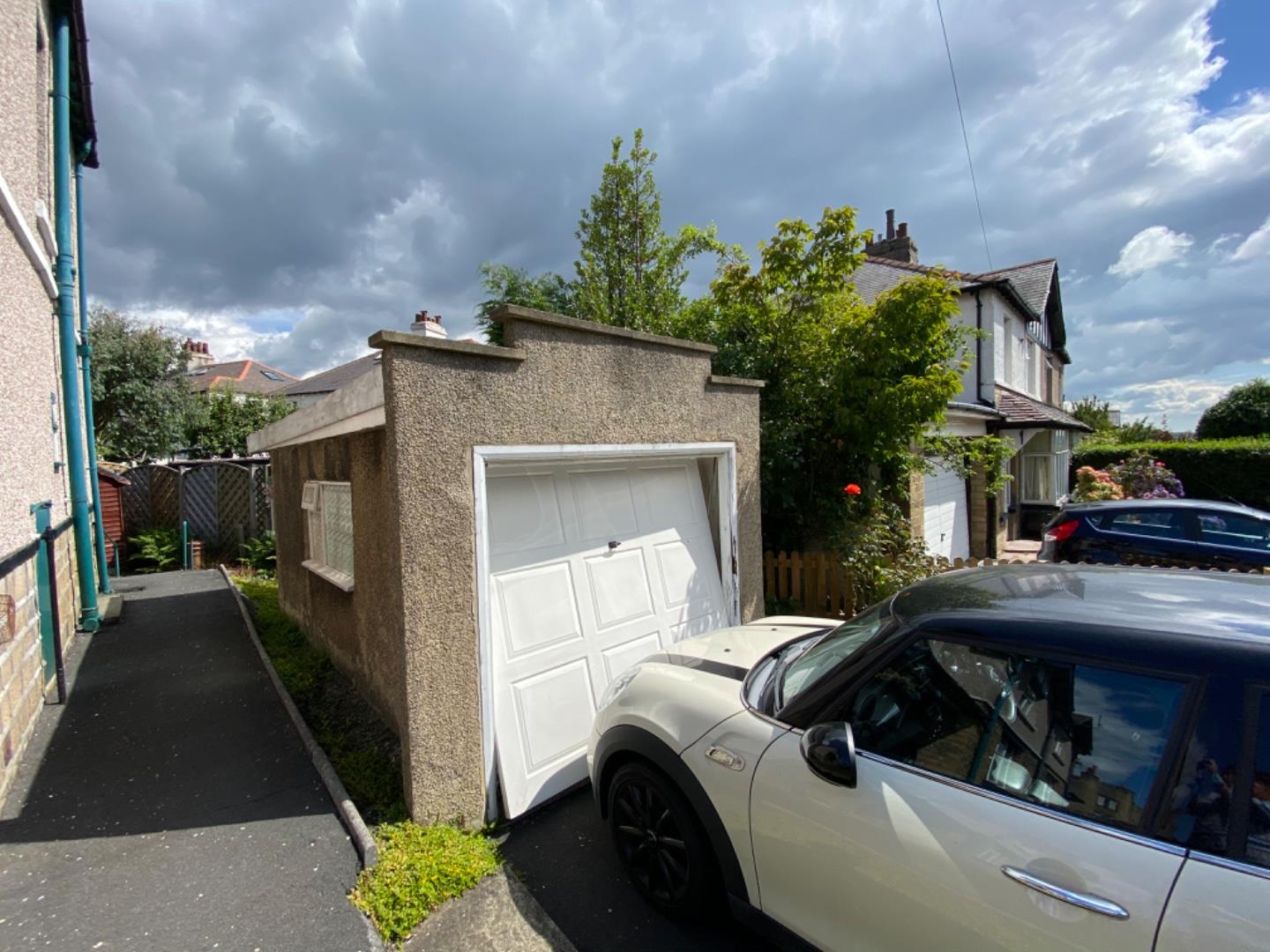 3 bedroom property for sale in Thornhill Avenue, Lindley, Huddersfield