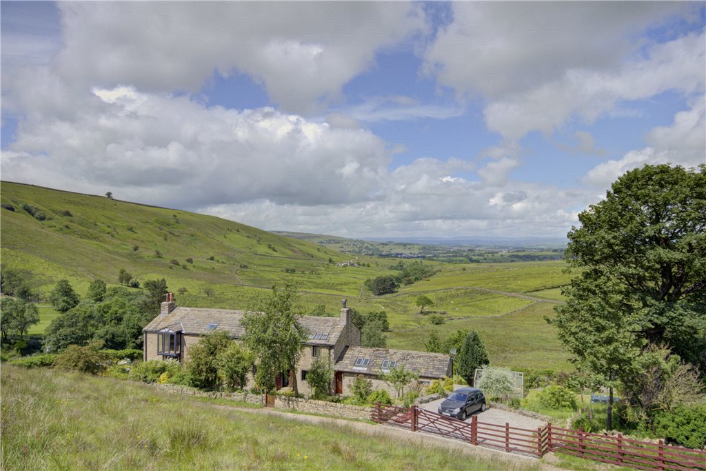 5 bedroom property for sale in Kitchen Farm, Skipton Old Road, Colne