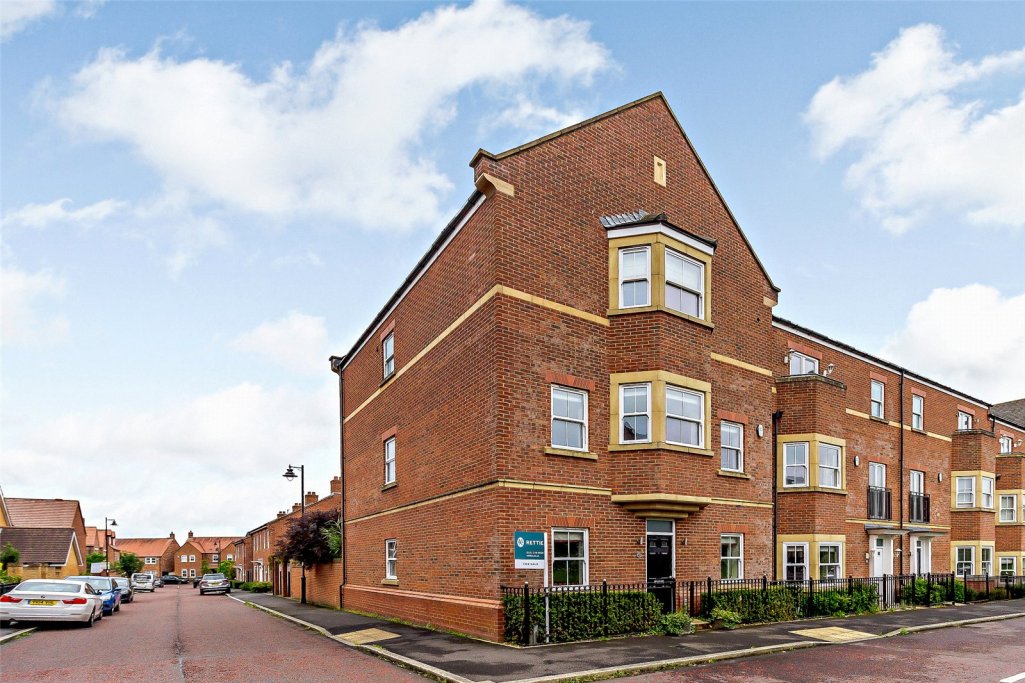 5 bedroom house for sale in Featherstone Grove, North Gosforth