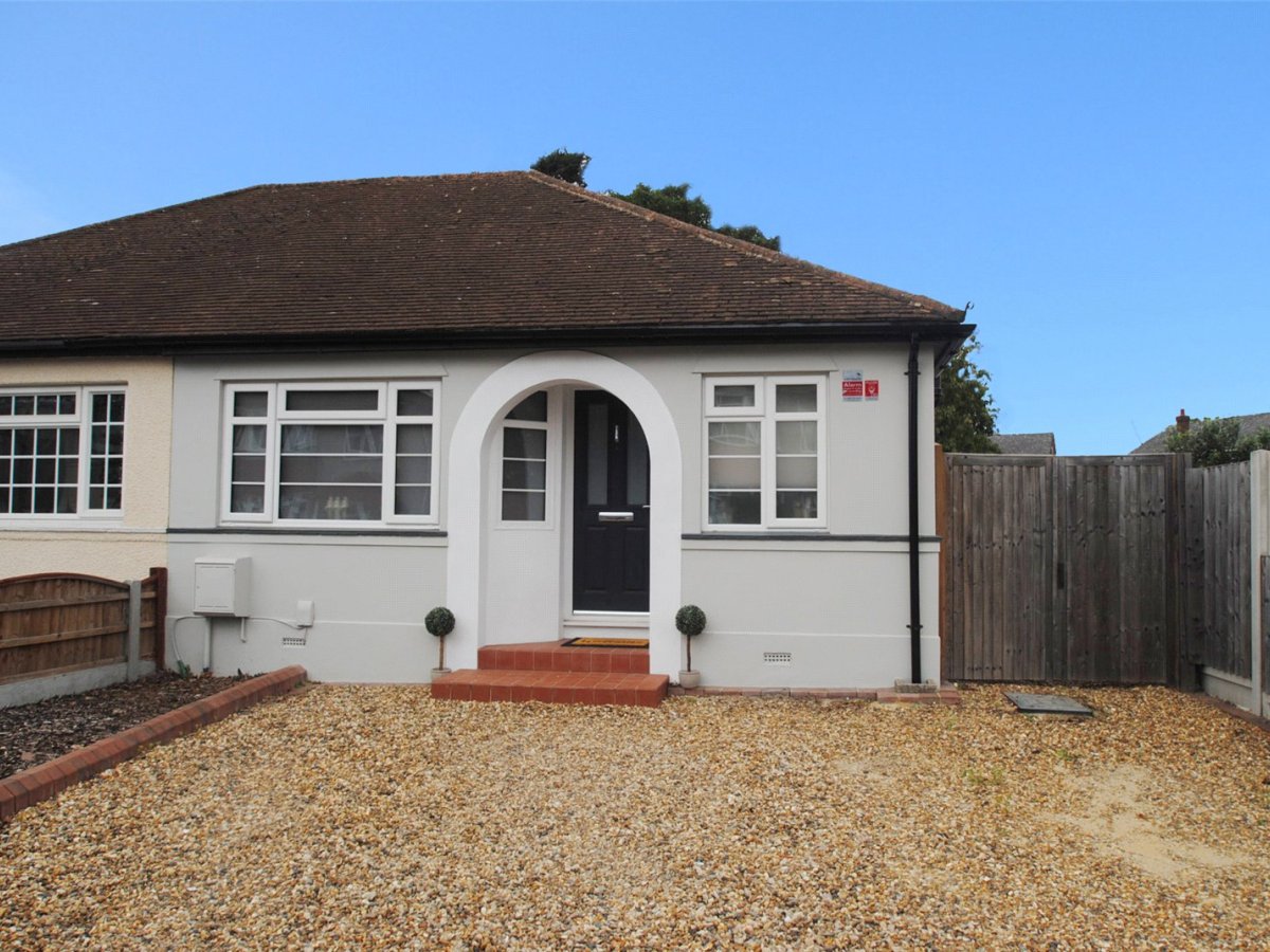2 bedroom property for sale in Chelmsford Drive, Upminster, RM14
