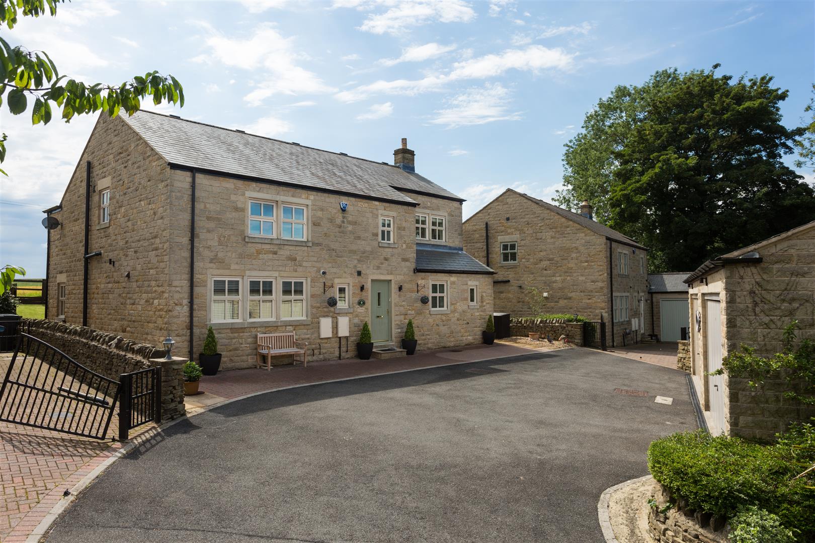 4 bedroom property for sale in Jewitt Lane, Collingham, Wetherby
