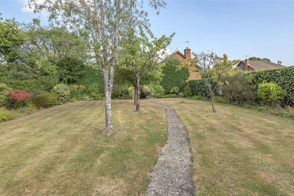3 bedroom property for sale in Forest Road, East Horsley Guide price