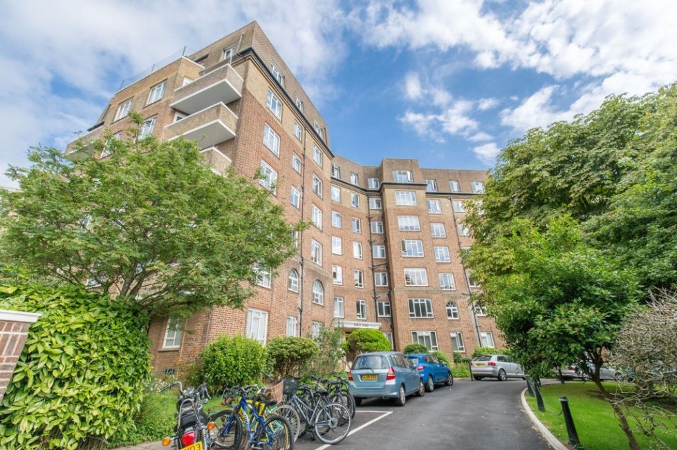 2 bedroom property for sale in Wick Hall, Furze Hill, Hove, BN3 1NJ £