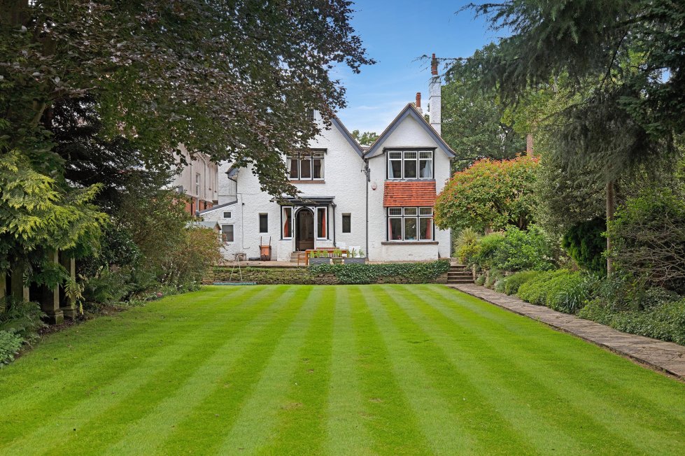 7 bedroom property for sale in Teddington Lodge, Lower Teddington Road