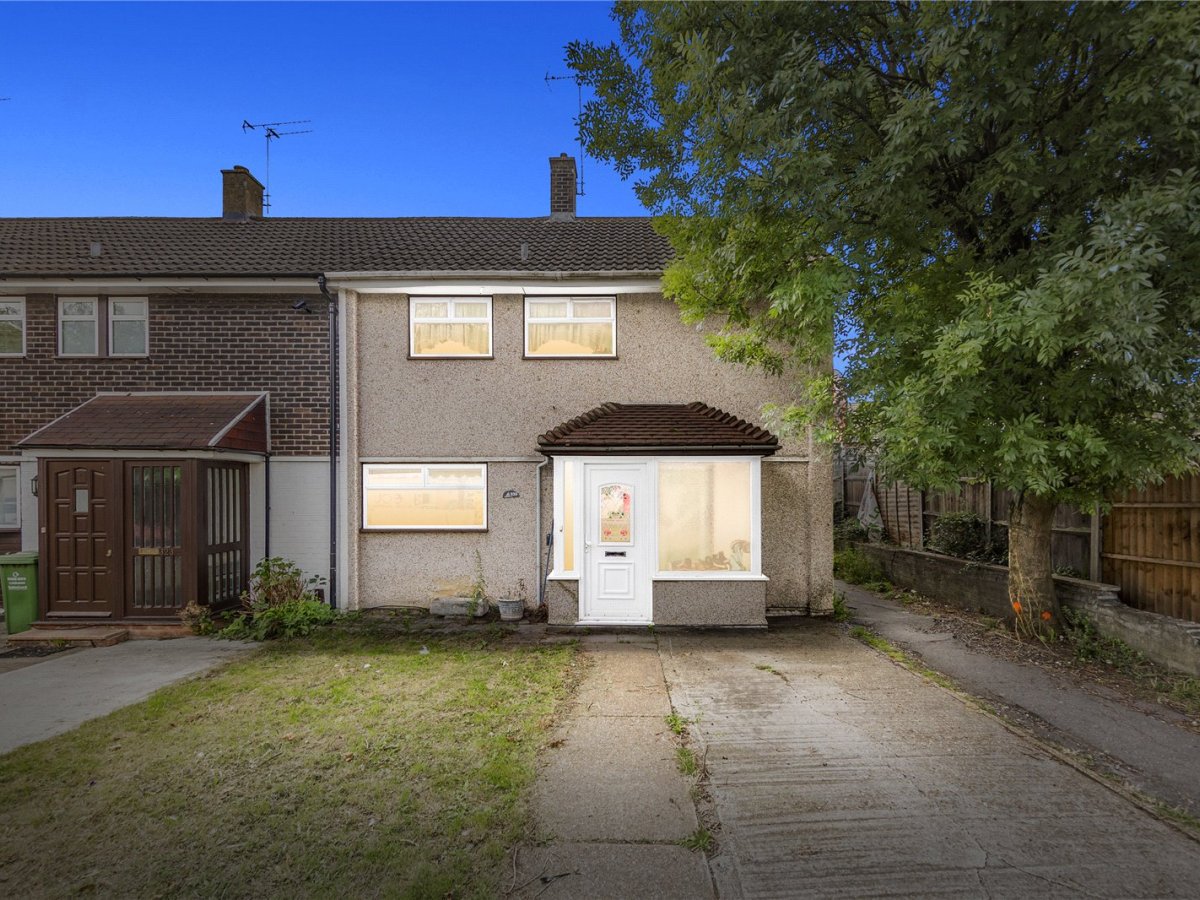 3 bedroom property for sale in Whitmore Way, Basildon, Essex, SS14