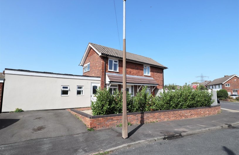 3 bedroom property for sale in Lyndale Drive, Wolverhampton Offers in