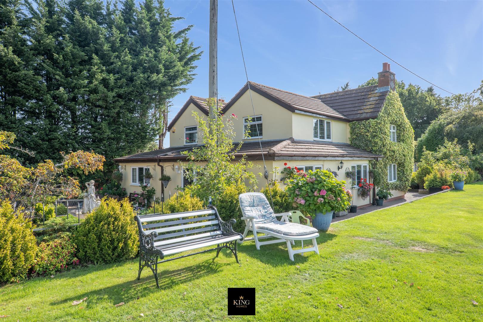 4 bedroom property for sale in Coughton Hill, Coughton, Alcester