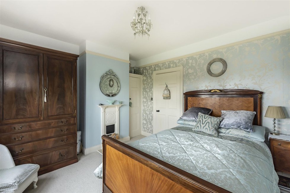 5 bedroom property for sale in Pirton Road, Hitchin Guide price £