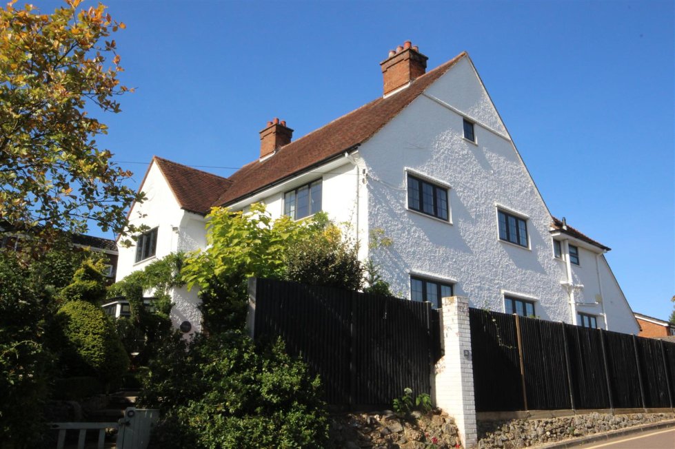 5 bedroom property for sale in Pirton Road, Hitchin Guide price £