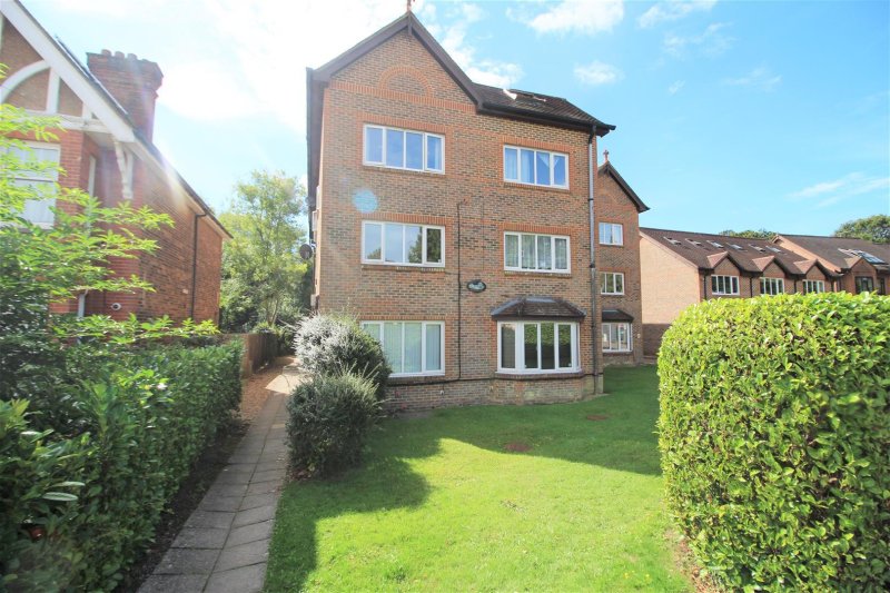 property to let in Perryfield Road, Crawley £625 pcm