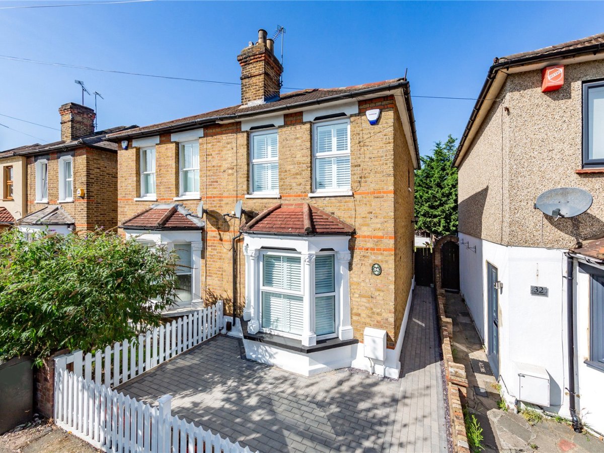 2 bedroom property for sale in Cotleigh Road, Romford, RM7 Guide