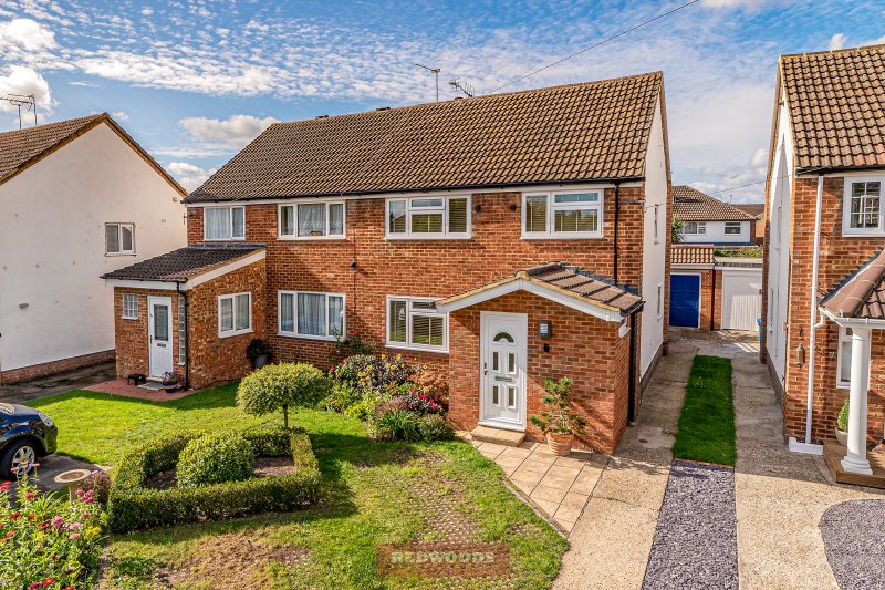 3 bedroom property for sale in Old Windsor Guide price £499,950