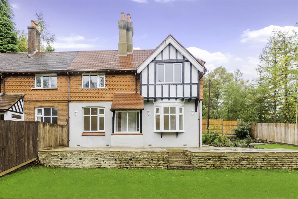 3 bedroom property for sale in Coombe Cottages, Deans Lane, Nutfield