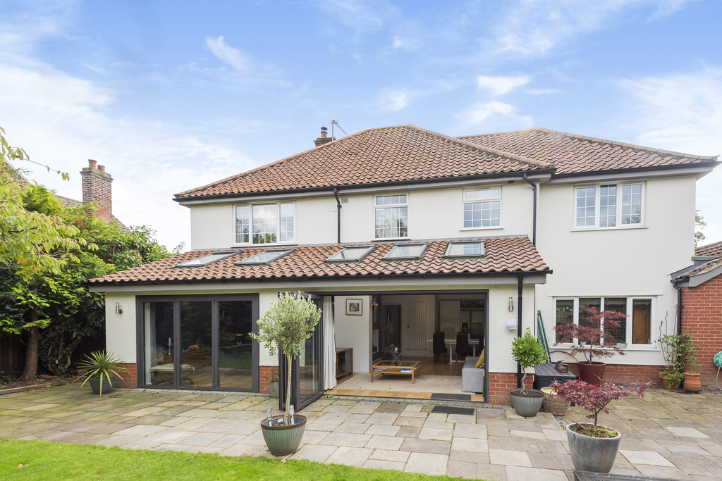 5 bedroom property for sale in Eaton Road, Norwich NR4 Guide price £