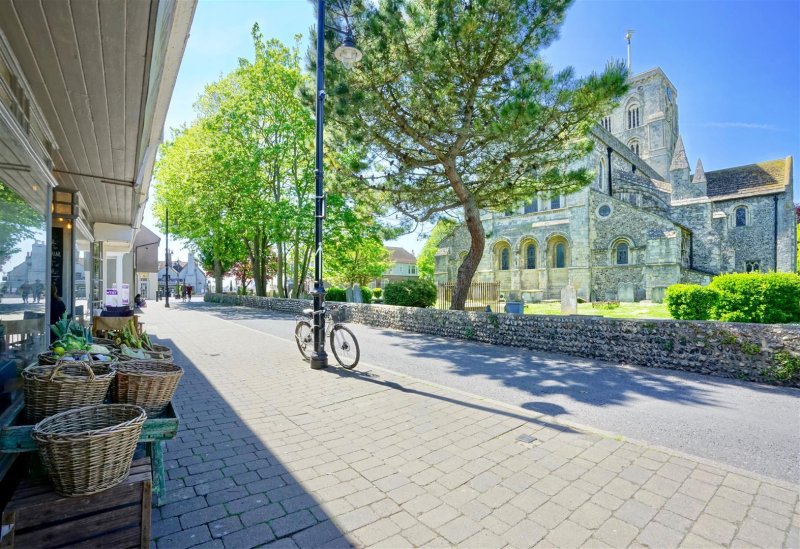 2 bedroom property for sale in New Road, ShorehamBySea £300,000