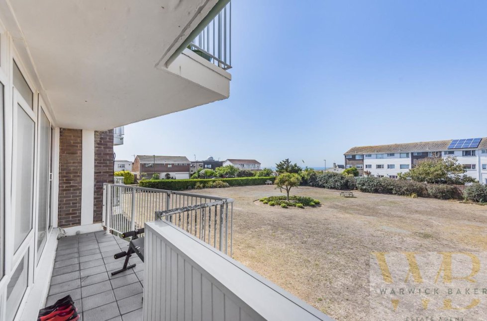 2 bedroom property for sale in Atlantic Court, Shoreham-By-Sea - Offers in excess of £280,000