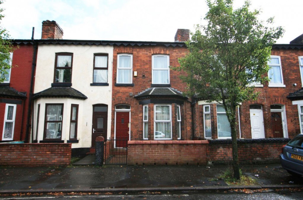 3 bedroom property for sale in Clitheroe Road, Manchester, M13 £
