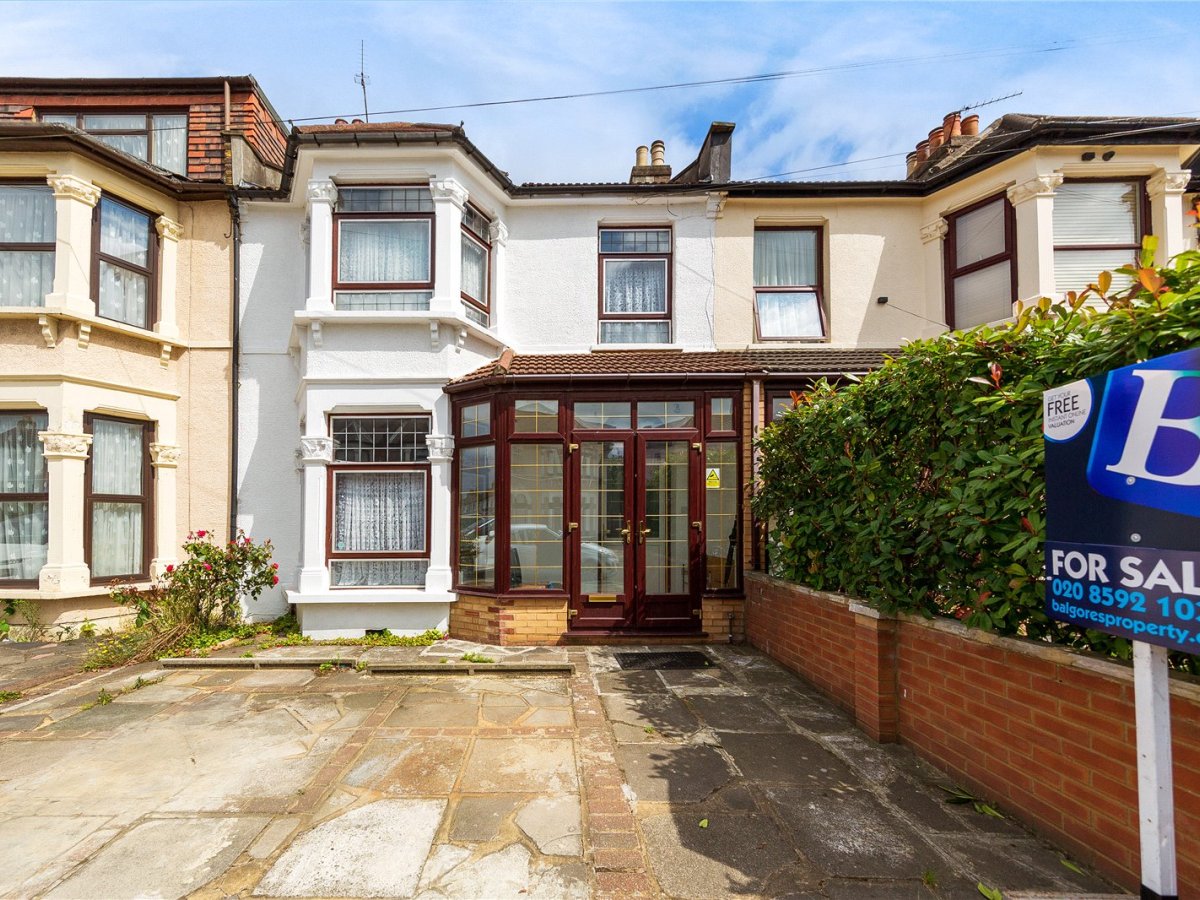 4 bedroom property for sale in Pembroke Road, Ilford, IG3 Guide price