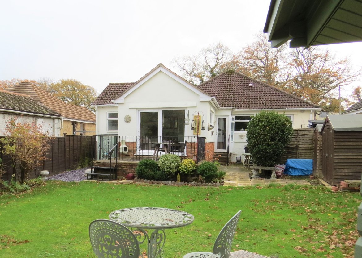 1 bedroom property for sale in Manor Road £239,950