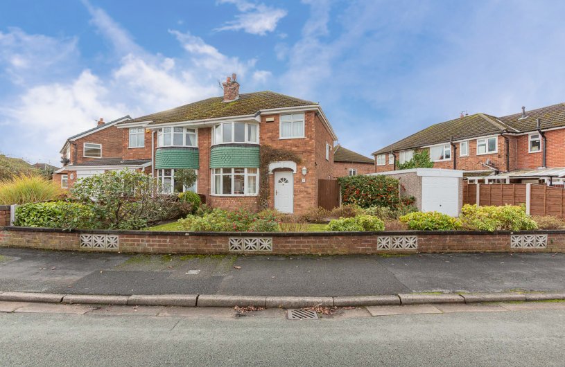 3 bedroom property for sale in Belgrave Avenue £220,000