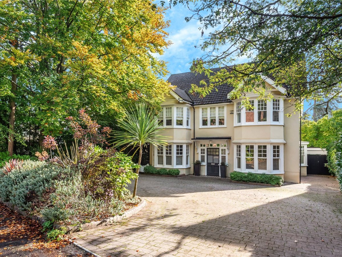 6 bedroom property for sale in Castle Road, Camberley, Surrey, GU15