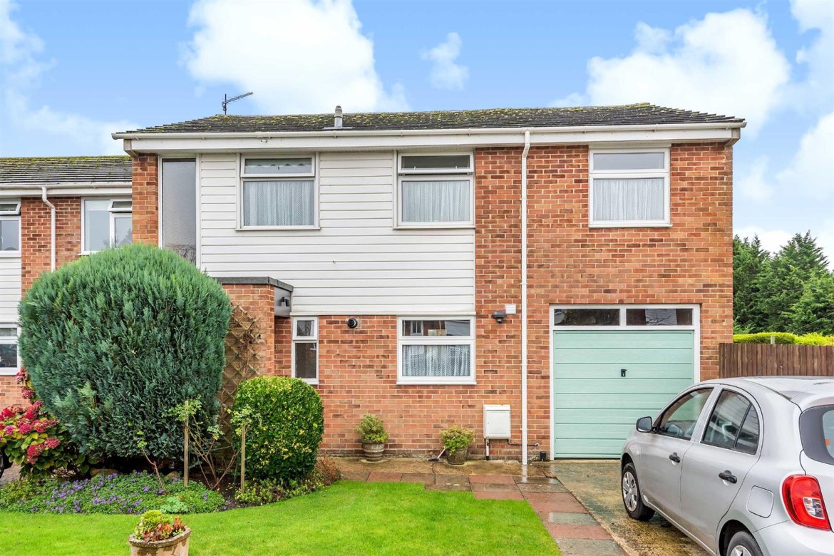 5 bedroom property for sale in Park View, Devizes Guide price £320,000