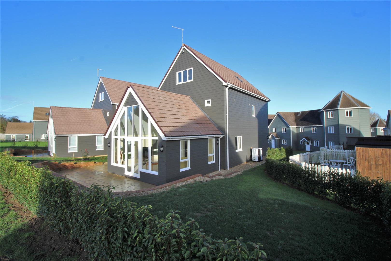 4 bedroom property for sale in Royal Wootton Bassett Guide price £500,000