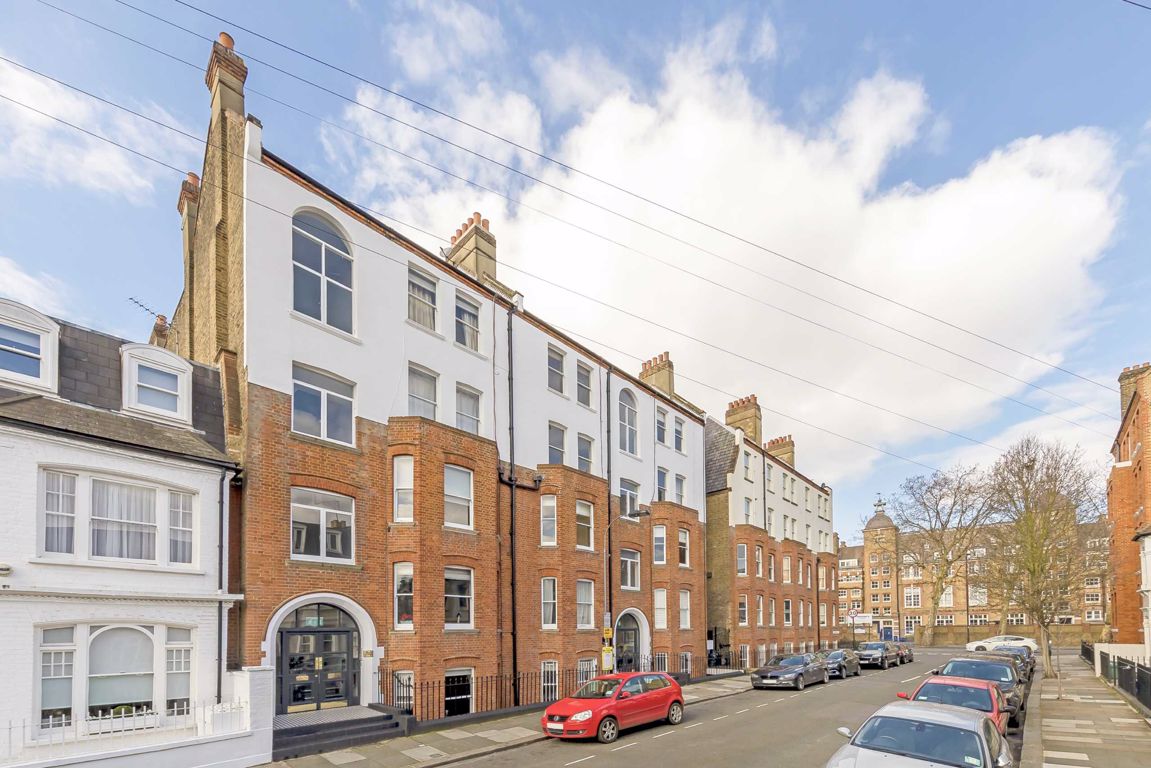 Chard 2 bedroom property to let in New Kings Road, Parsons Green £