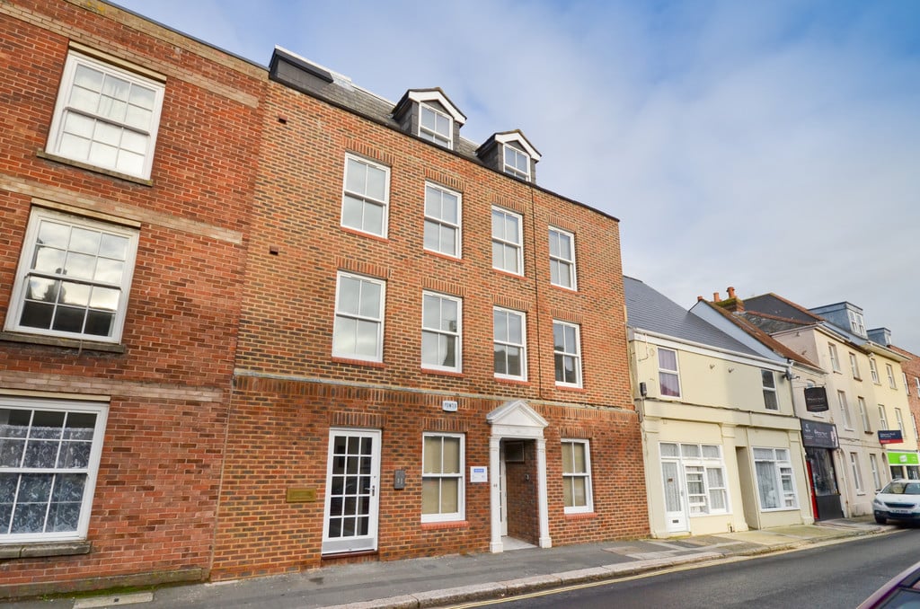 6 bedroom property for sale in Newport, Isle of Wight £650,000