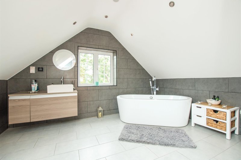 2 bedroom property for sale in Swakeleys Road, Ickenham, Uxbridge £