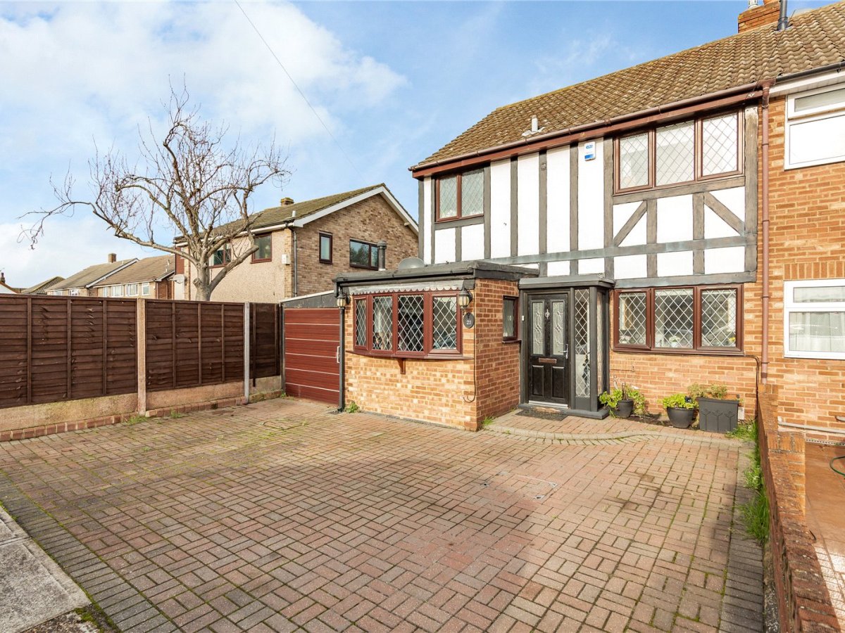 3 bedroom property for sale in Cardinal Way, Rainham, RM13 Guide