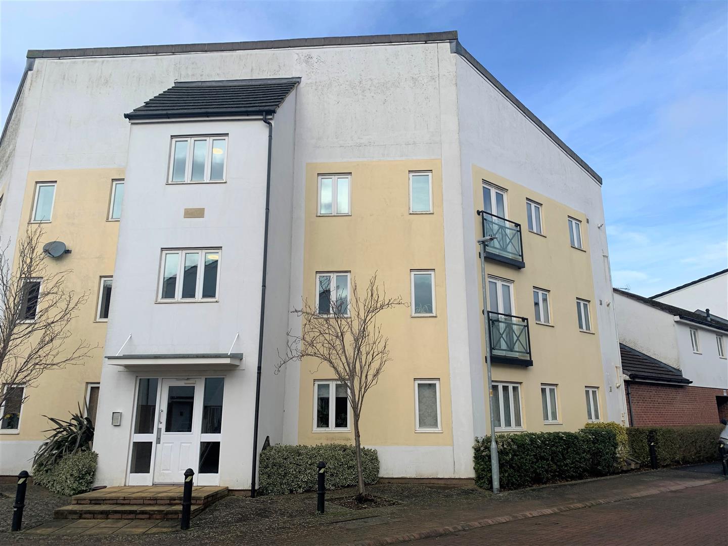 2 bedroom property for sale in Market Mead, Chippenham Guide price £