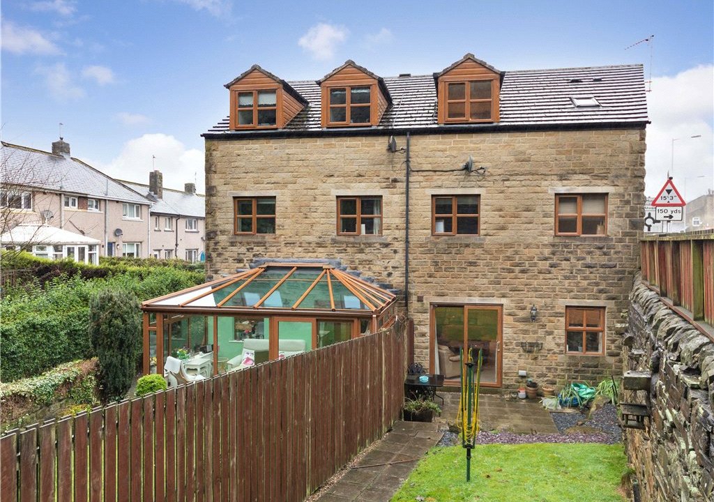 5 bedroom property for sale in Carriage Fold, Cullingworth, Bradford